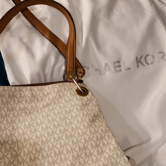 Authentic Michael kors bag - Picture 7 of 8